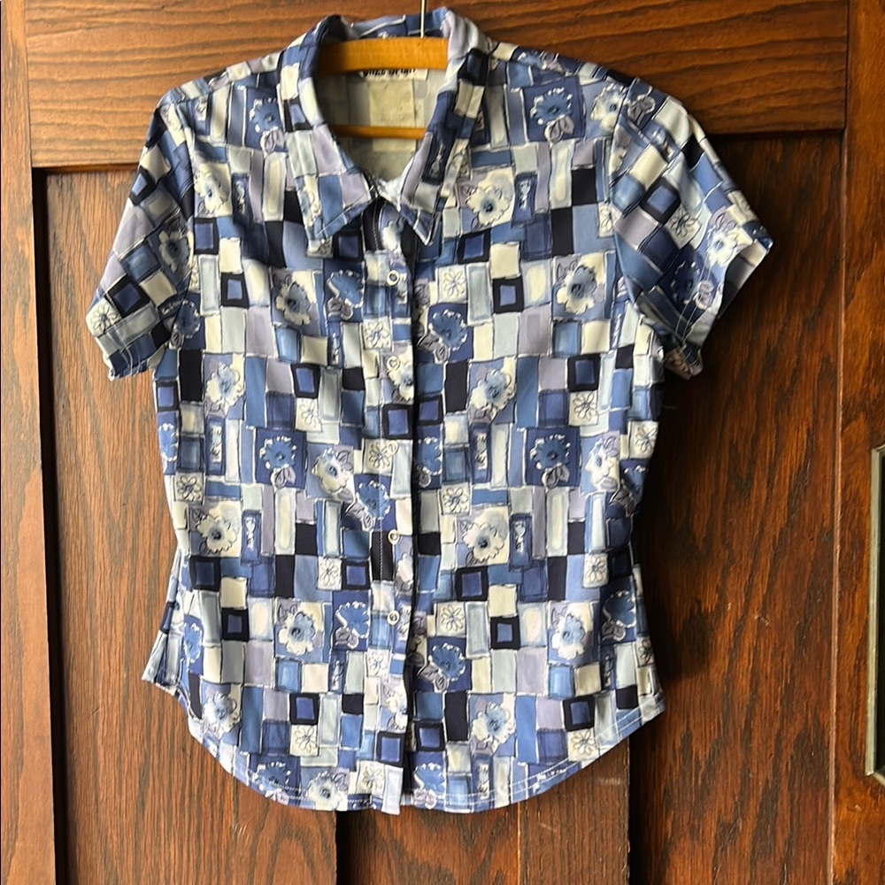 Blue and White Patterned Short Sleeve Shirt